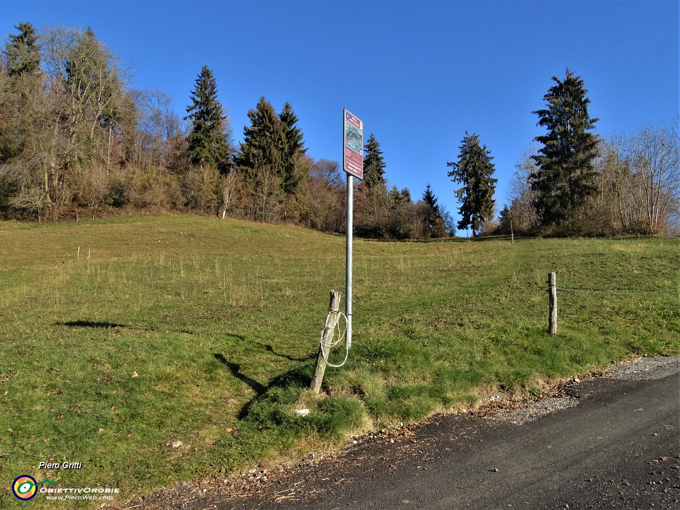 63 Seguendo tratto del percorso 'Giro del Monte Castello'.JPG
